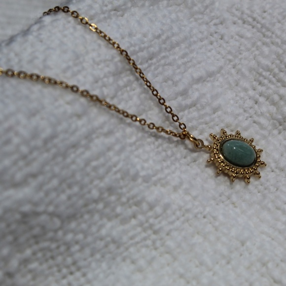 Stainless Steel Gold Necklace with Green Burst Pendant - Picture 4 of 5